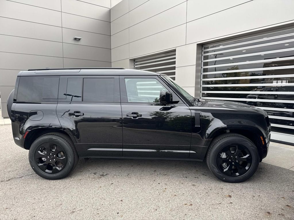 New 2026 Black Land Rover X-Dynamic SE image 8