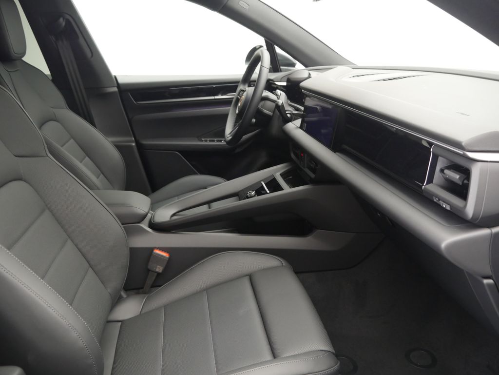 Thumbnail: 2026 Porsche Macan - 26
