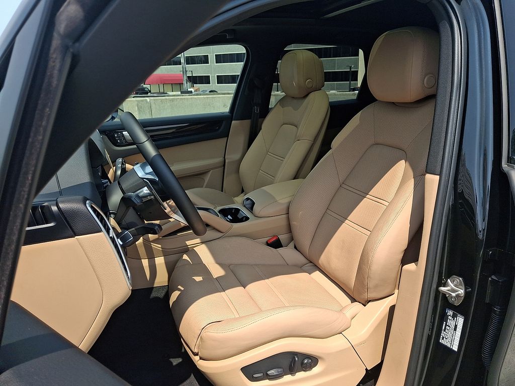Thumbnail: 2023 Porsche Cayenne - 17