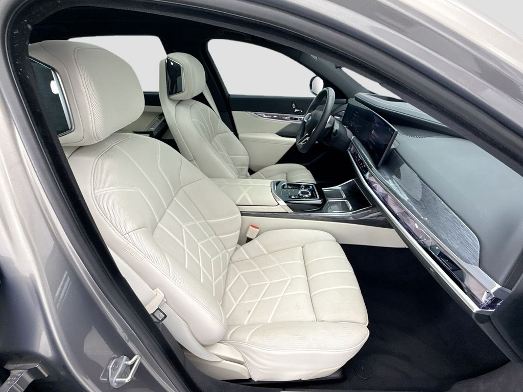 Thumbnail: 2025 BMW i7 - 19