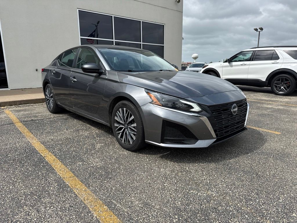 Gray (Gun Metallic) 2025 Nissan Altima Sedan Front-Wheel Drive Continuously Variable Transmission