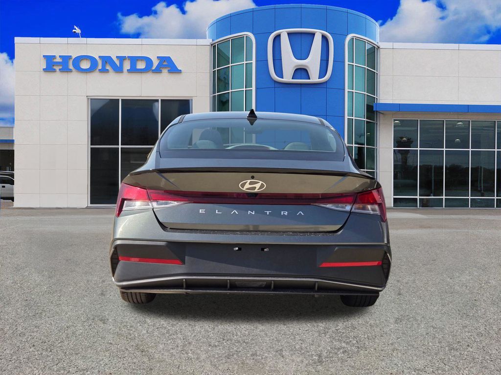 Used 2025 Hyundai Elantra Sedan
