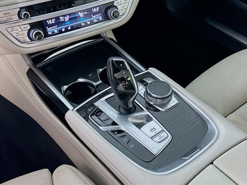 Thumbnail: 2020 BMW 7 Series - 17
