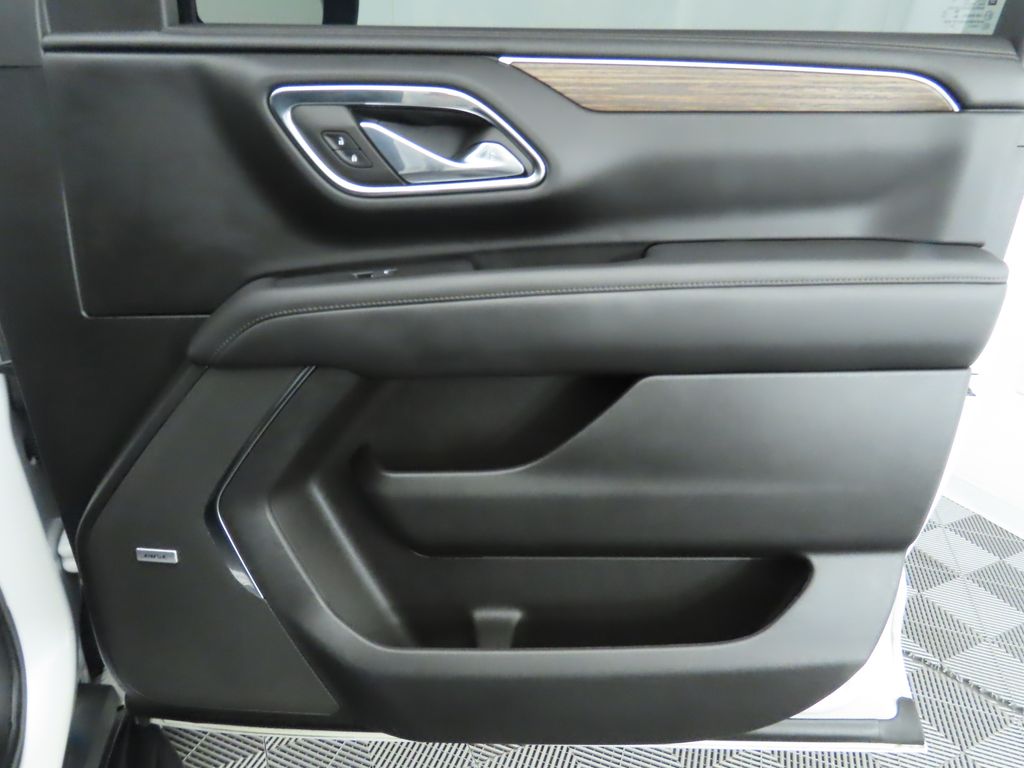2023 Chevrolet Suburban High Country 26