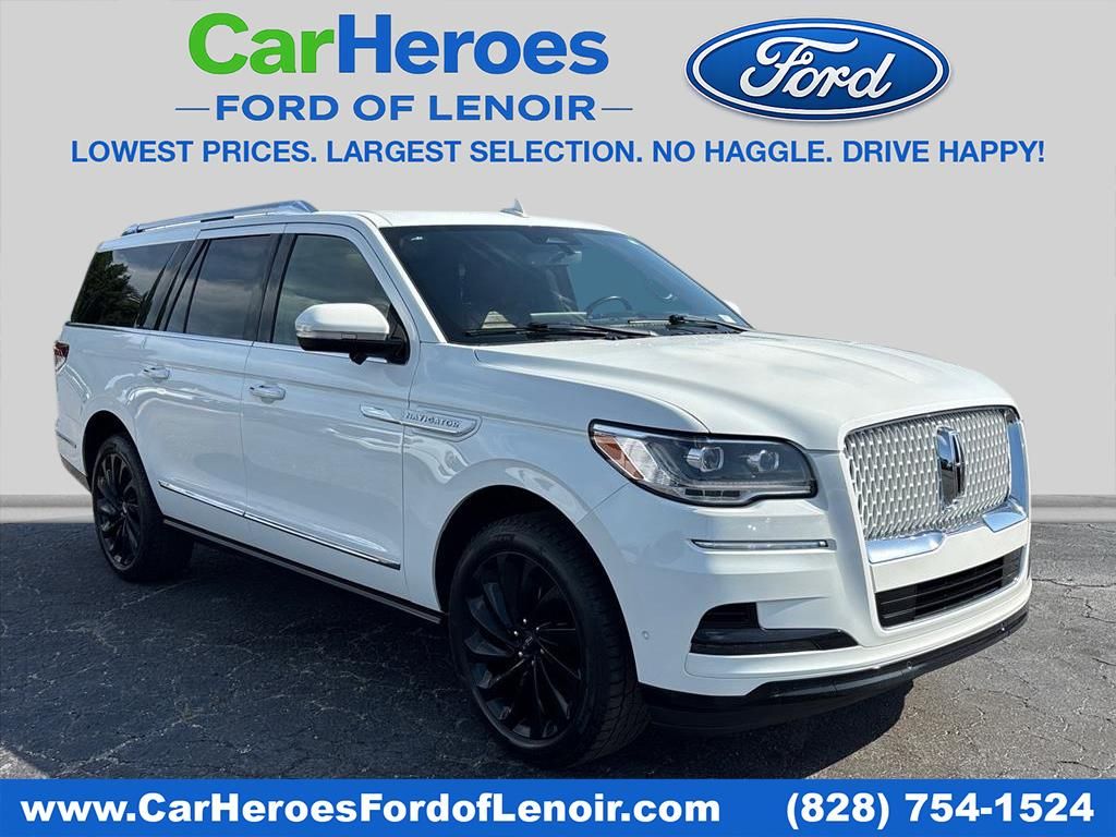 Pristine White Metallic Tri-Coat 2023 Lincoln Navigator SUV / Crossover Four-Wheel Drive Automatic