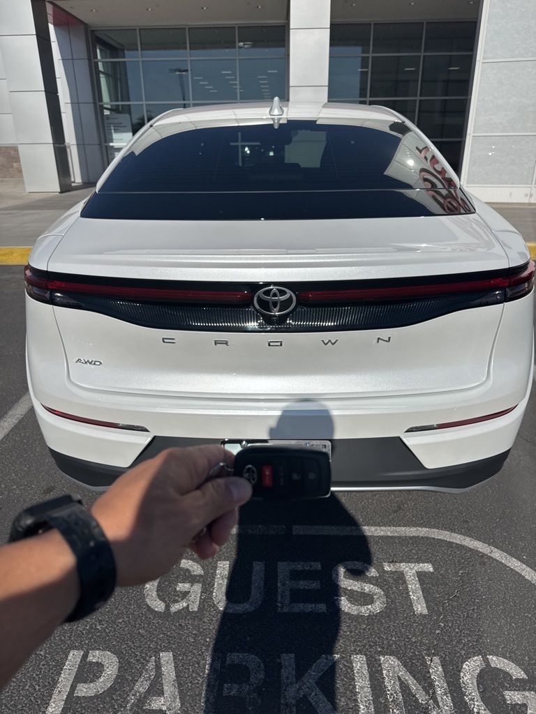 2023 Toyota Crown XLE 4