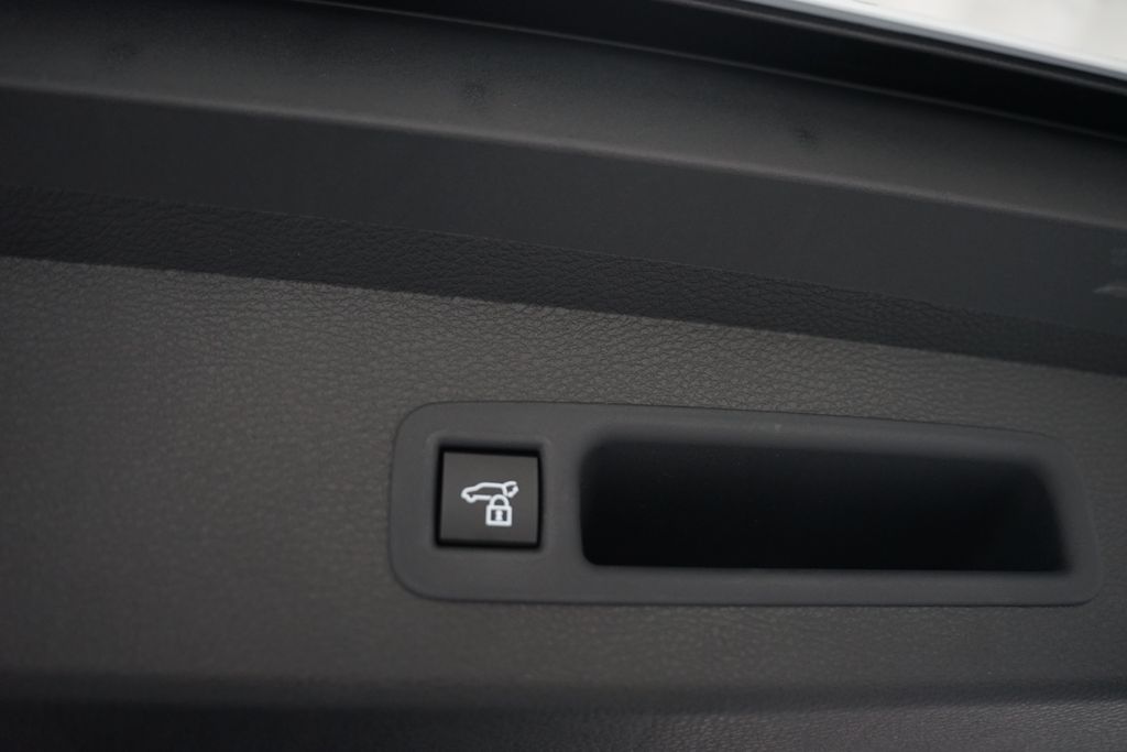 Thumbnail: 2025 Toyota Sienna - 31