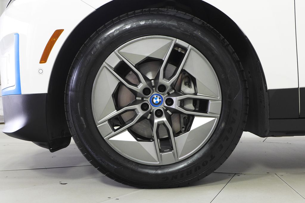 Thumbnail: 2022 BMW iX - 5