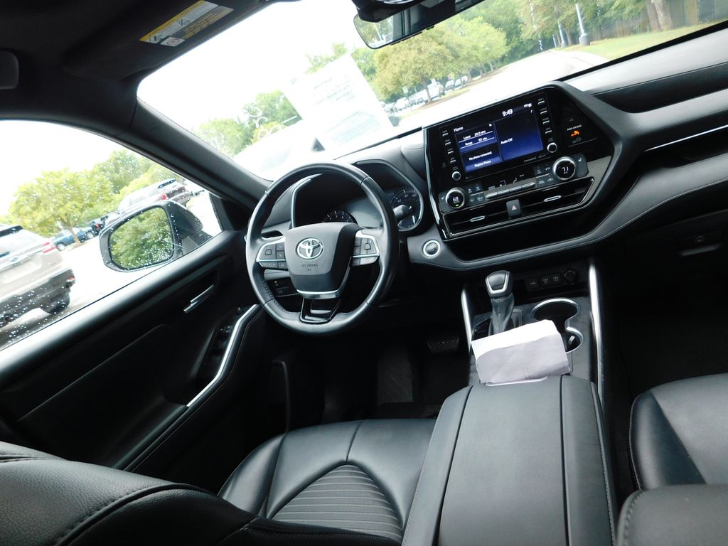 Thumbnail: 2021 Toyota Highlander - 7