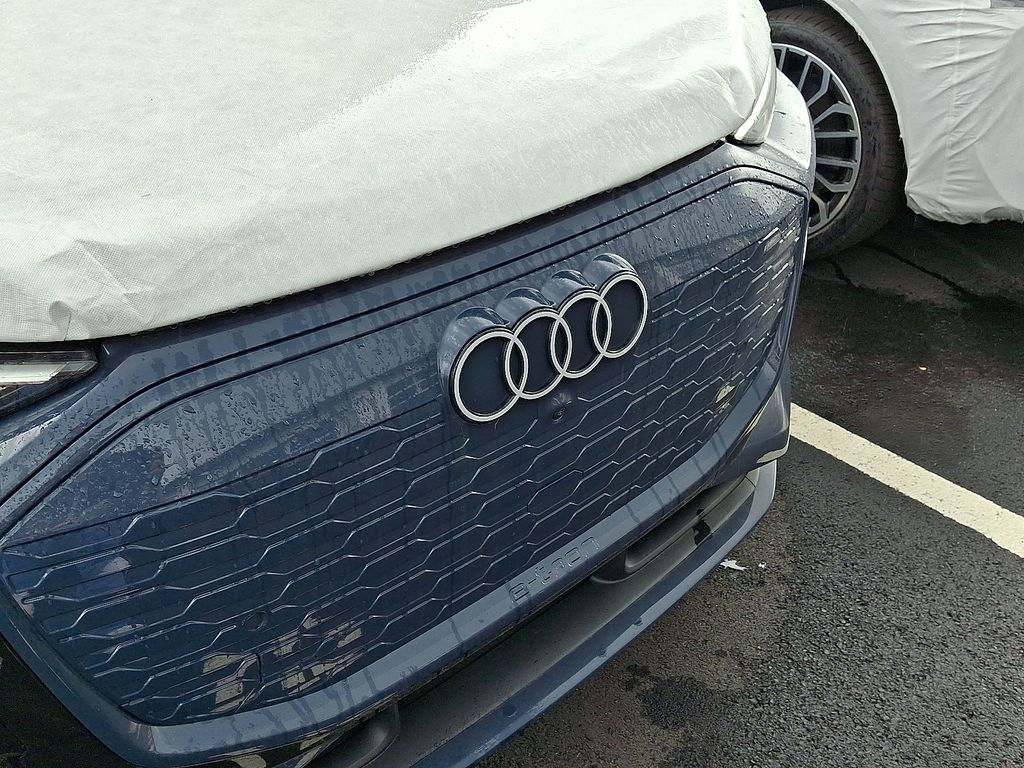 2025 Audi e-tron Premium 4
