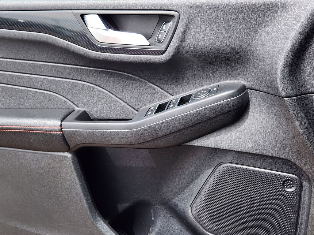 2025 Ford Escape ST-Line Select - Photo 14