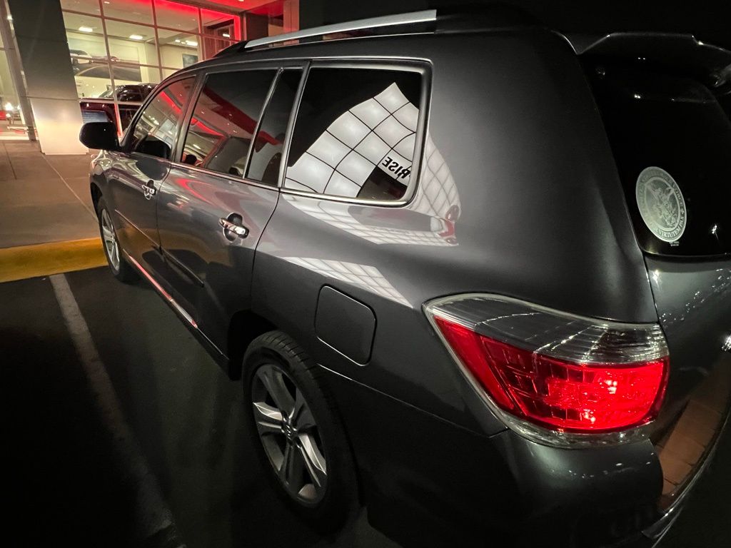 Thumbnail: 2013 Toyota Highlander - 10