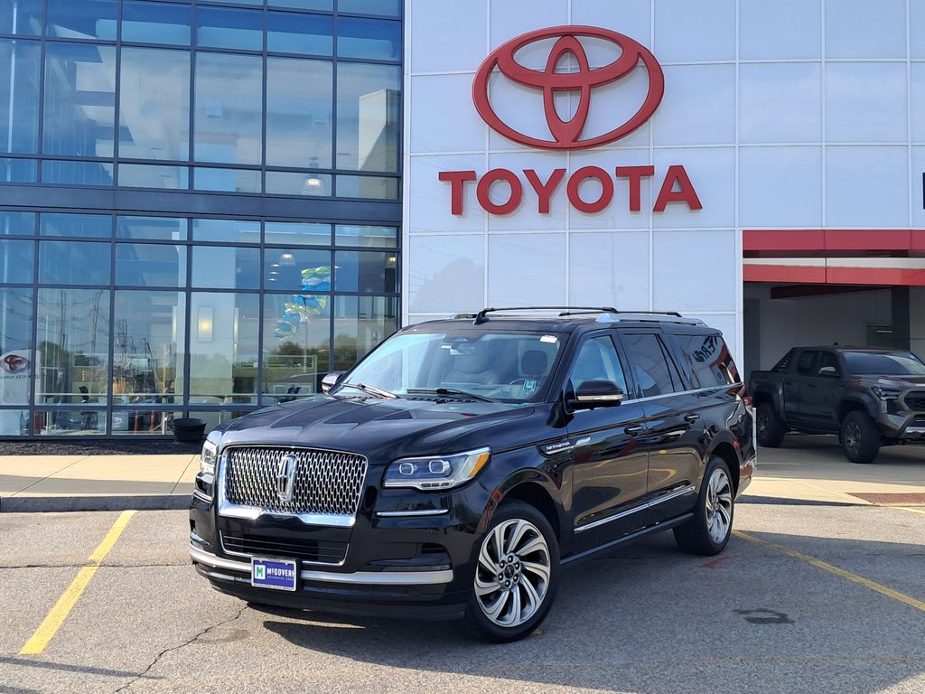 Black Metallic 2023 Lincoln Navigator L Reserve 4WD SUV / Crossover Four-Wheel Drive Automatic