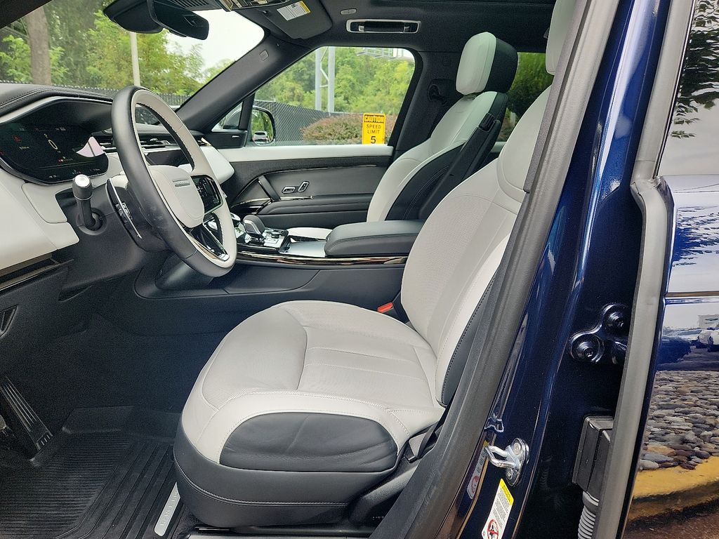 Thumbnail: 2023 Land Rover Range Rover Sport - 13