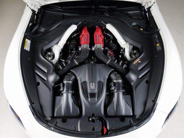 Used 2022 White Ferrari 3.9L V8 image 36