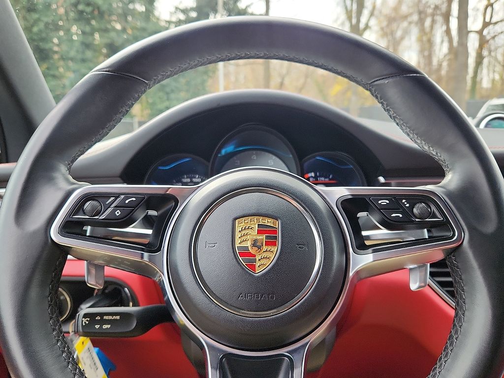 Thumbnail: 2015 Porsche Macan - 19