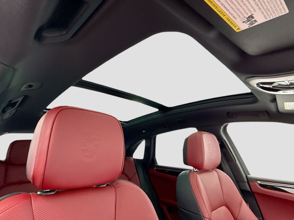 Thumbnail: 2026 Porsche Macan - 21