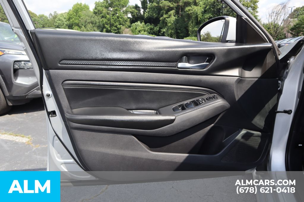 Used 2020 Silver Nissan 2.5 S image 11