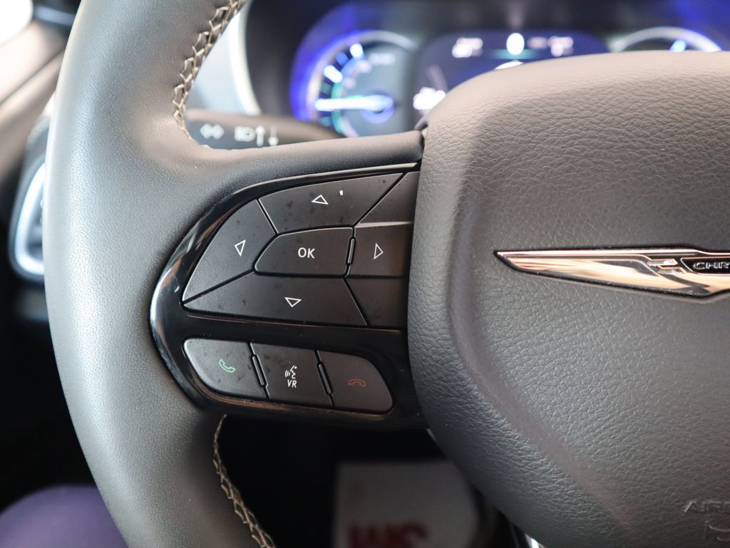 Thumbnail: 2022 Chrysler Pacifica - 9