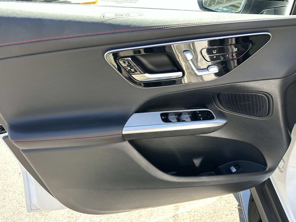 Thumbnail: 2025 Mercedes-Benz GLC - 30