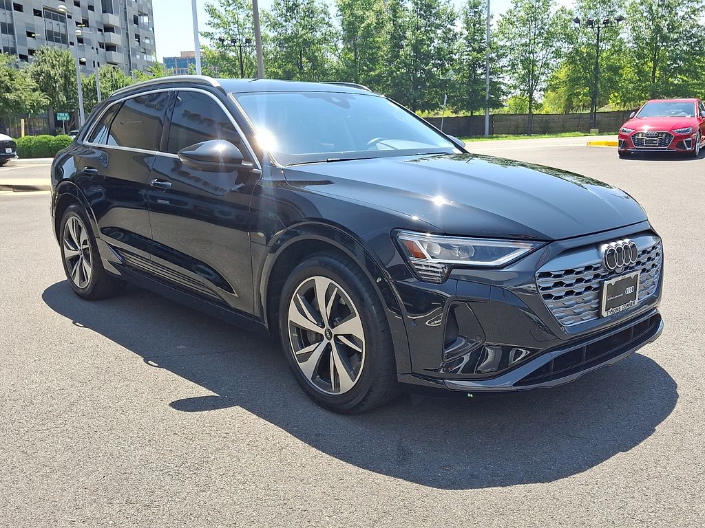 Thumbnail: 2024 Audi Q8 e-tron - 3