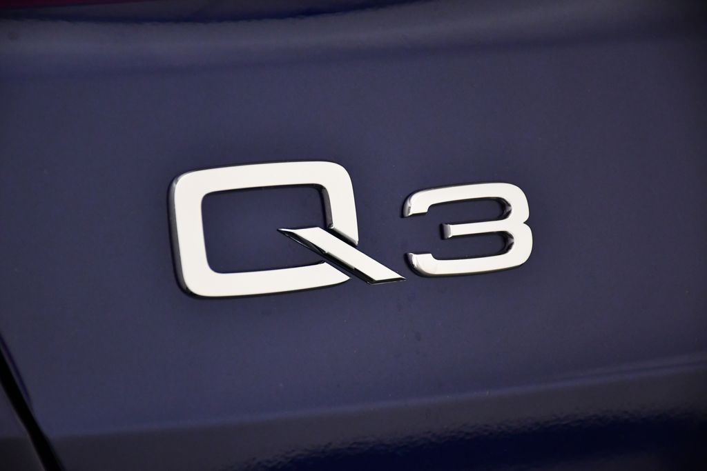 Thumbnail: 2025 Audi Q3 - 9