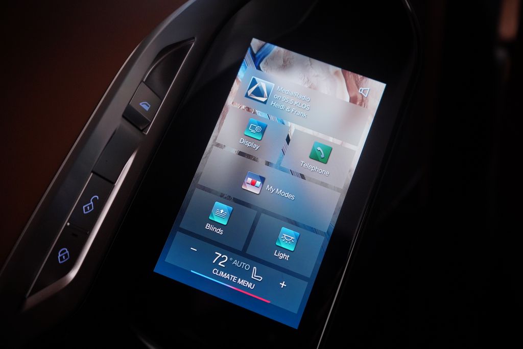 2025 BMW 7 Series 740i 12