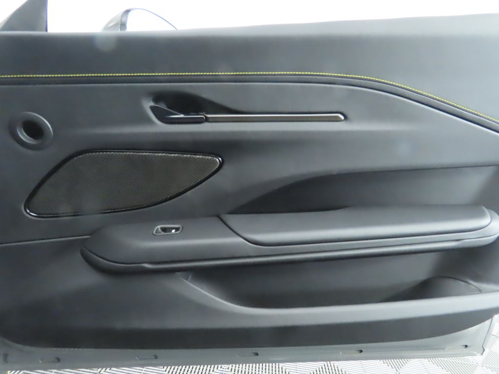 Thumbnail: 2025 Aston Martin Vantage - 24