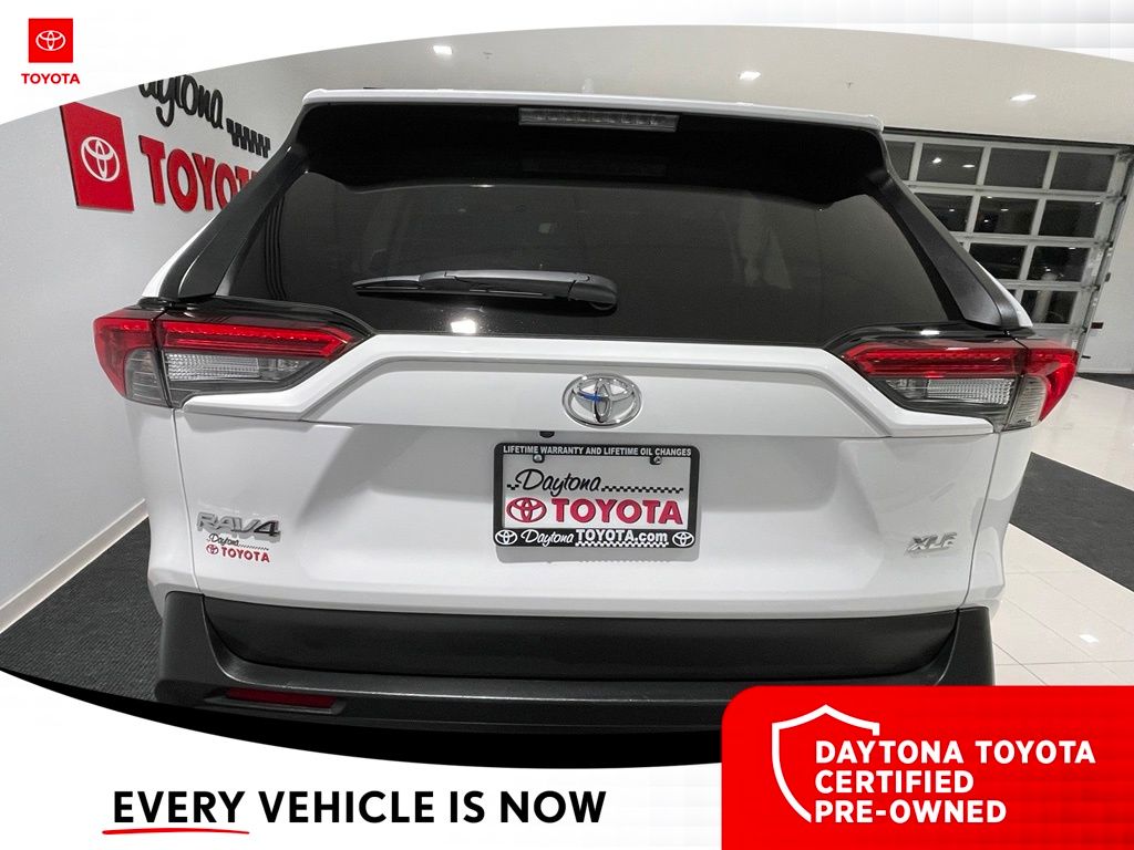 2024 Toyota RAV4 XLE - Photo 11