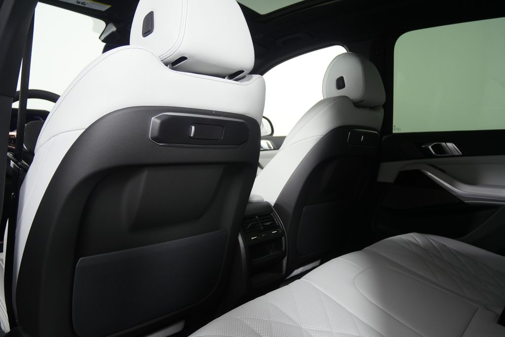 Thumbnail: 2026 BMW X5 - 17
