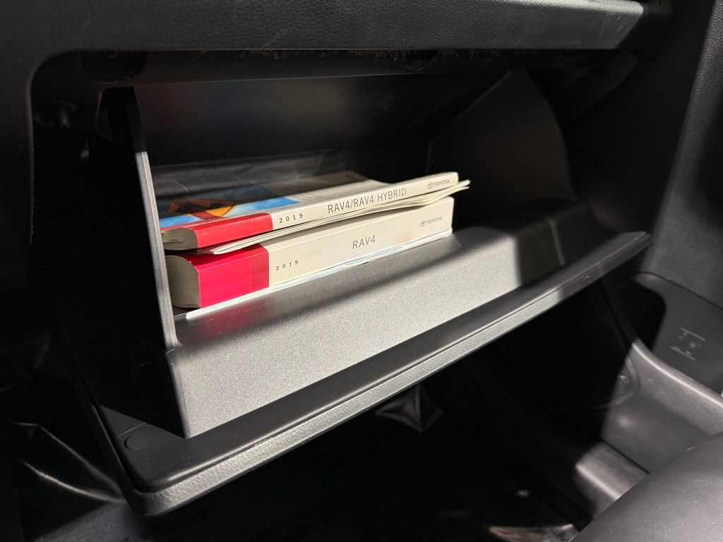 Thumbnail: 2019 Toyota RAV4 - 31