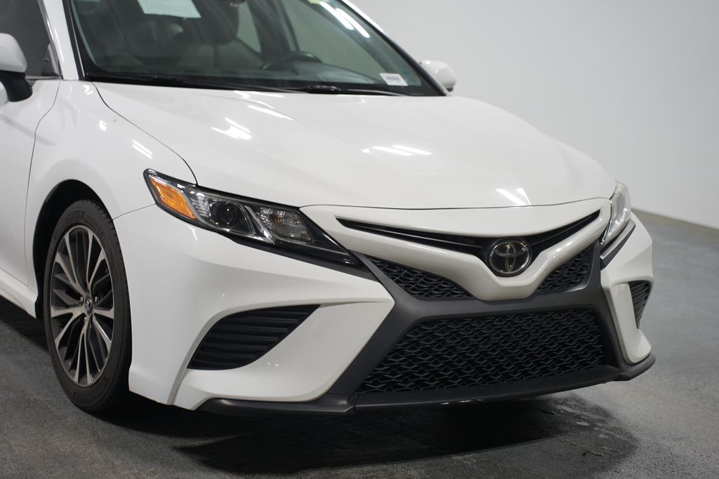 2020 Toyota Camry SE 4