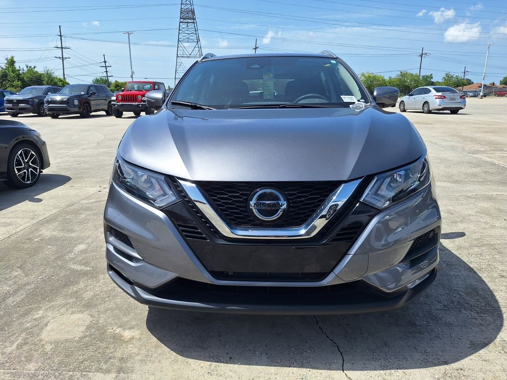Used 2022 Gray Nissan SV image 2