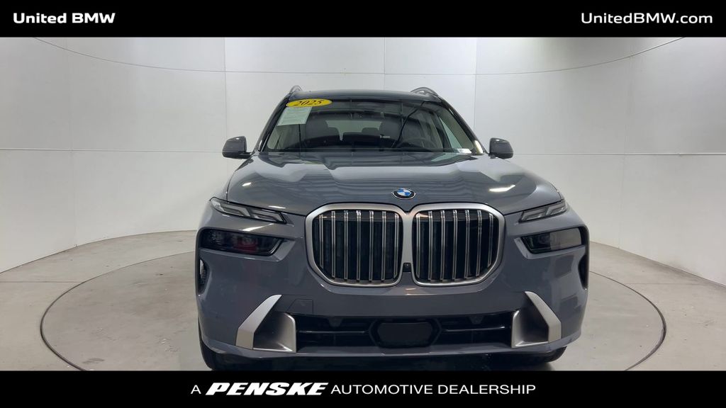 Thumbnail: 2025 BMW X7 - 3