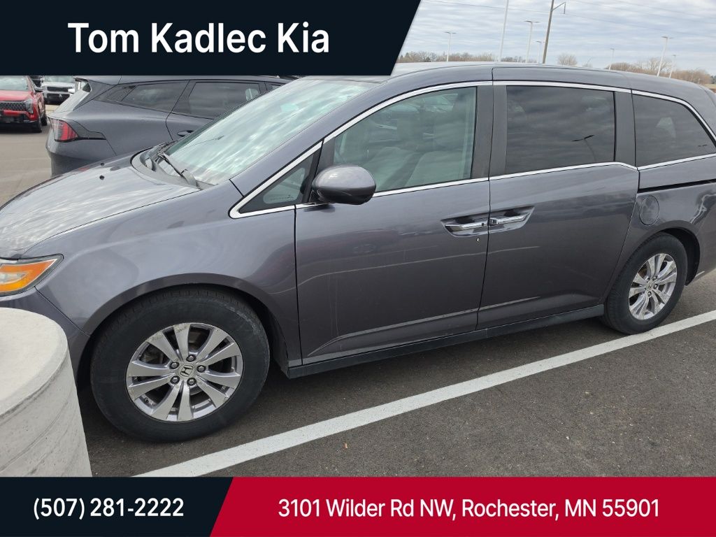 Gray 2016 Honda Odyssey SE FWD Minivan Front-Wheel Drive 6-Speed Automatic