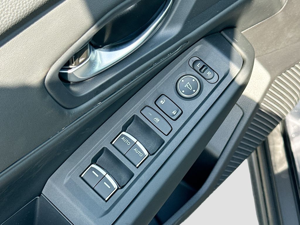 2025 Honda Accord SE 19