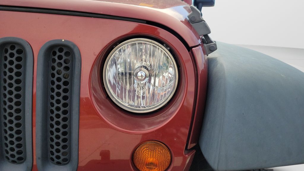 Used 2009 Red Jeep X image 7