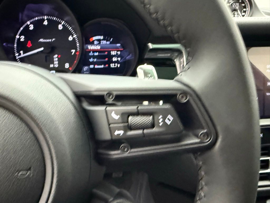 Thumbnail: 2026 Porsche Macan - 14