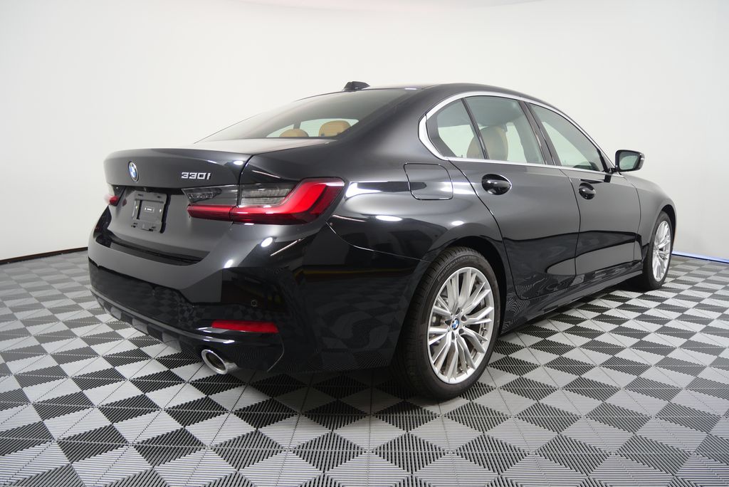 Thumbnail: 2024 BMW 3 Series - 3