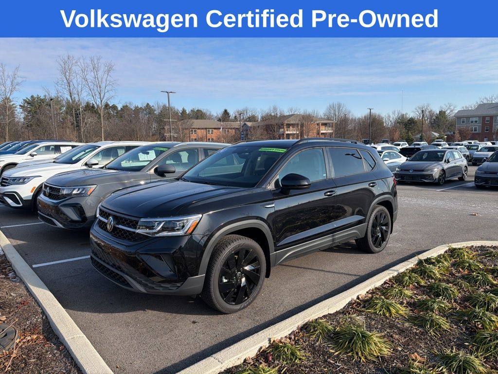 2024 Volkswagen Taos SE Black 4Motion