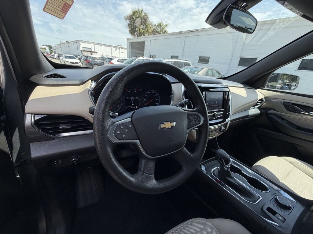 used 2023 Chevrolet Traverse car, priced at $19,991