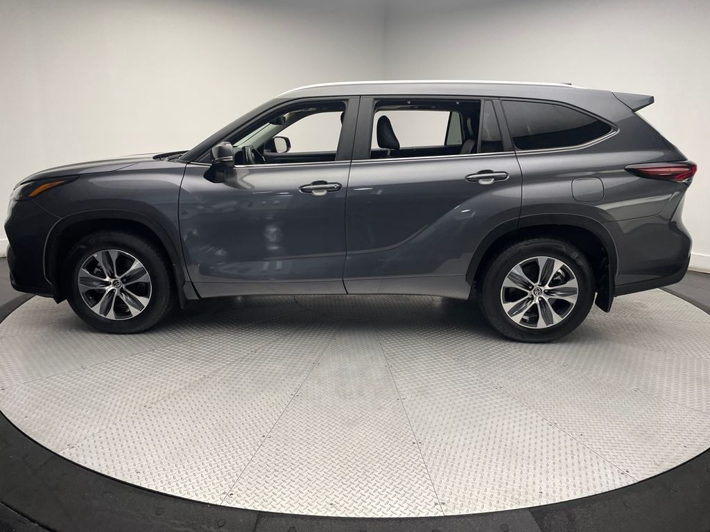 2024 Toyota Highlander XLE 8