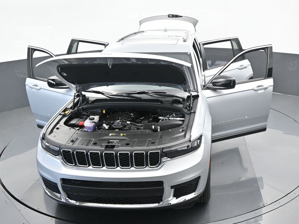 Used 2024 Silver Zynith Jeep Laredo image 63