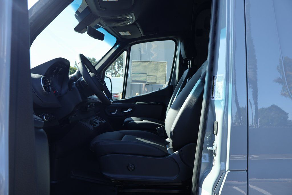 Thumbnail: 2025 Mercedes-Benz Sprinter - 6