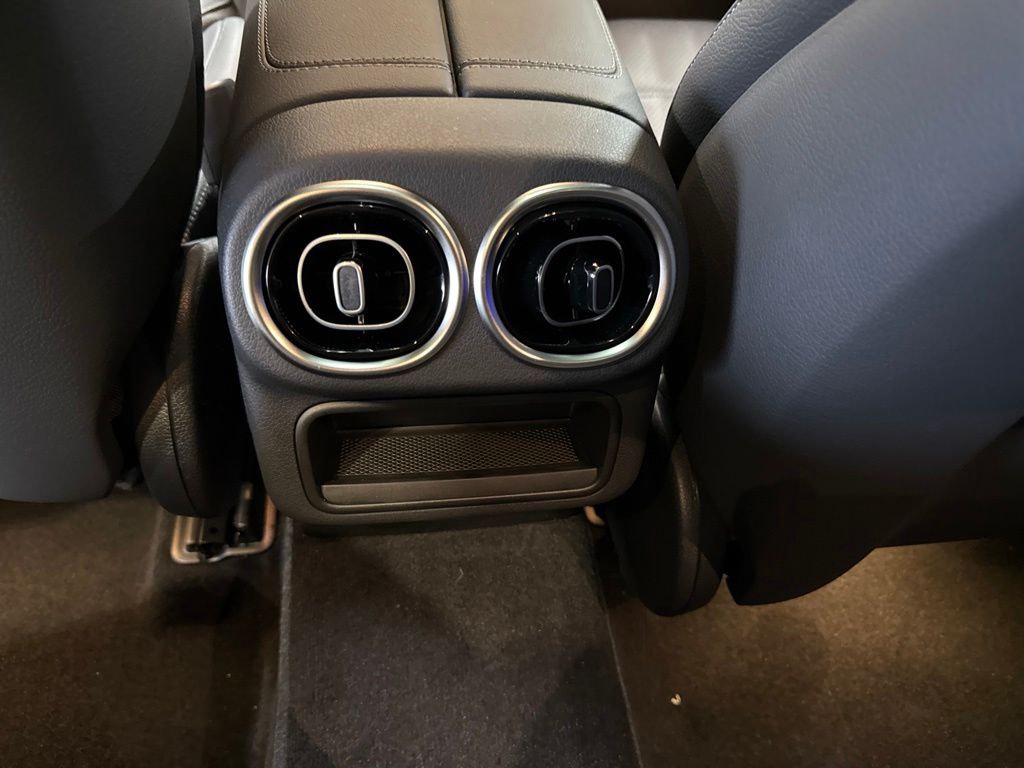 Thumbnail: 2027 Mercedes-Benz GLC - 28