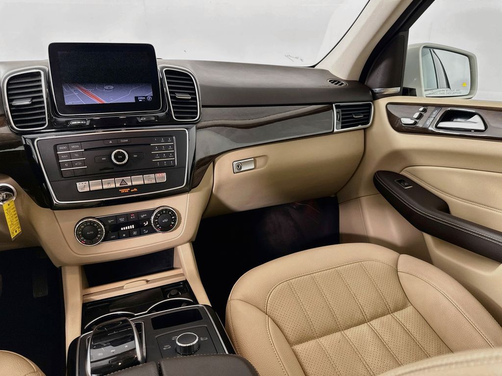 Thumbnail: 2018 Mercedes-Benz GLE - 24