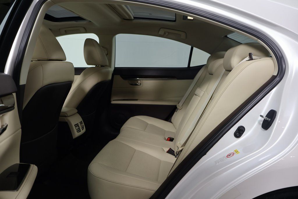 Thumbnail: 2017 Lexus ES - 11