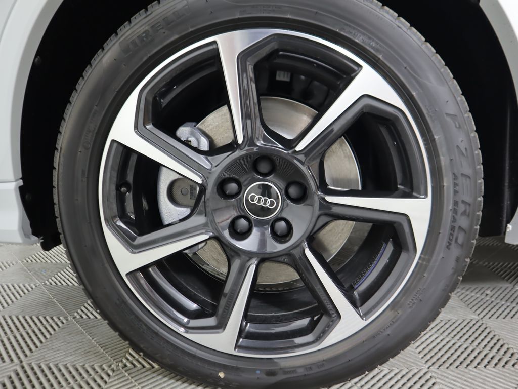 Thumbnail: 2025 Audi Q3 - 32