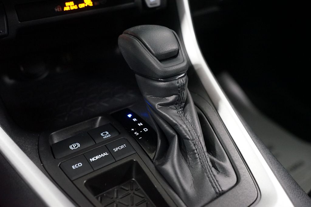 Thumbnail: 2025 Toyota RAV4 - 21