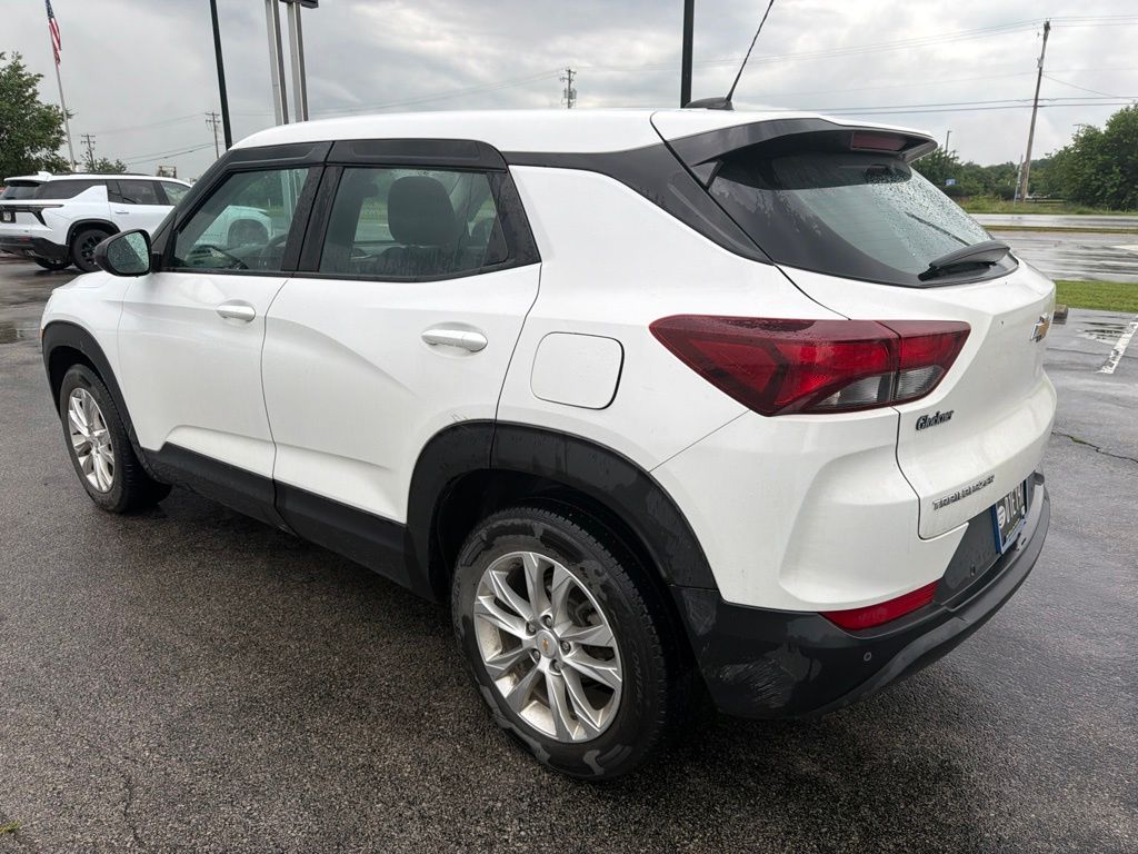View vehicle photo 4